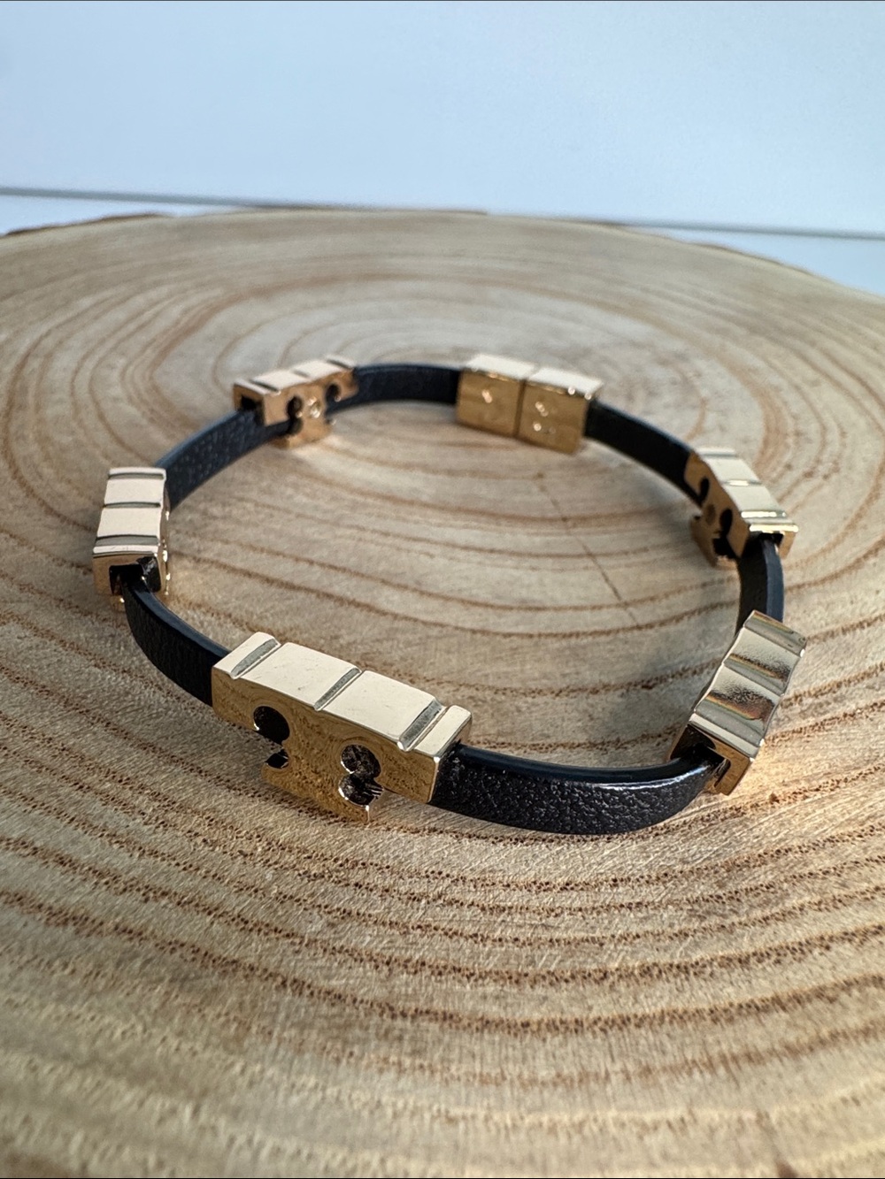 Tory Burch Serif-T Leather Single Wrap Stackable Bracelet